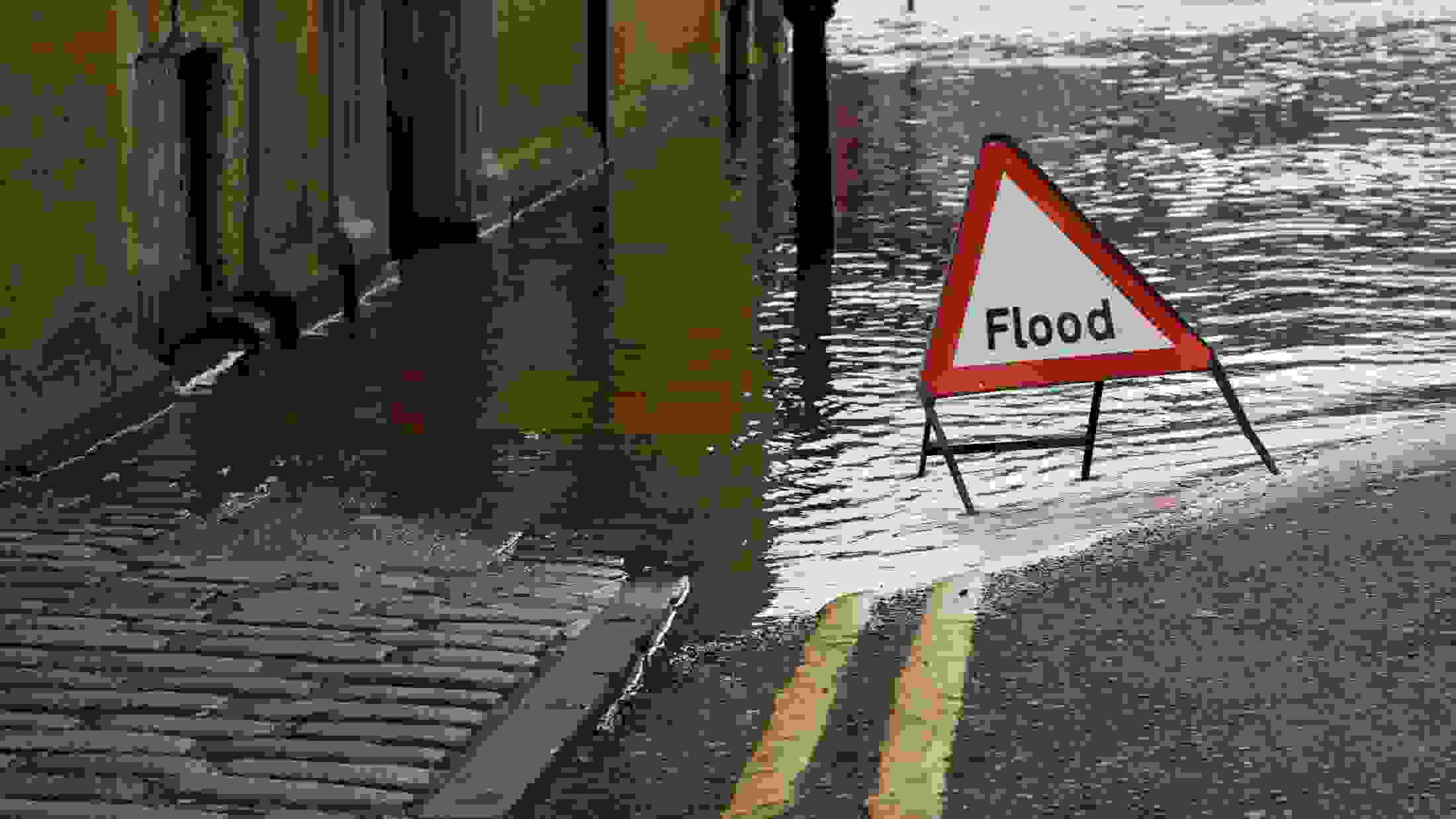 Flood warning sign in a flooded city street