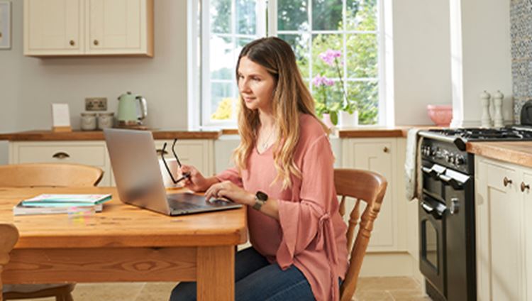 woman-on-laptop