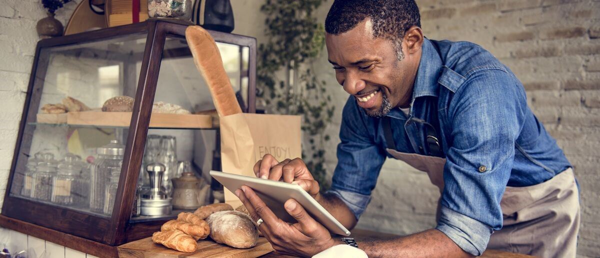 A cafe owner gets his business online.