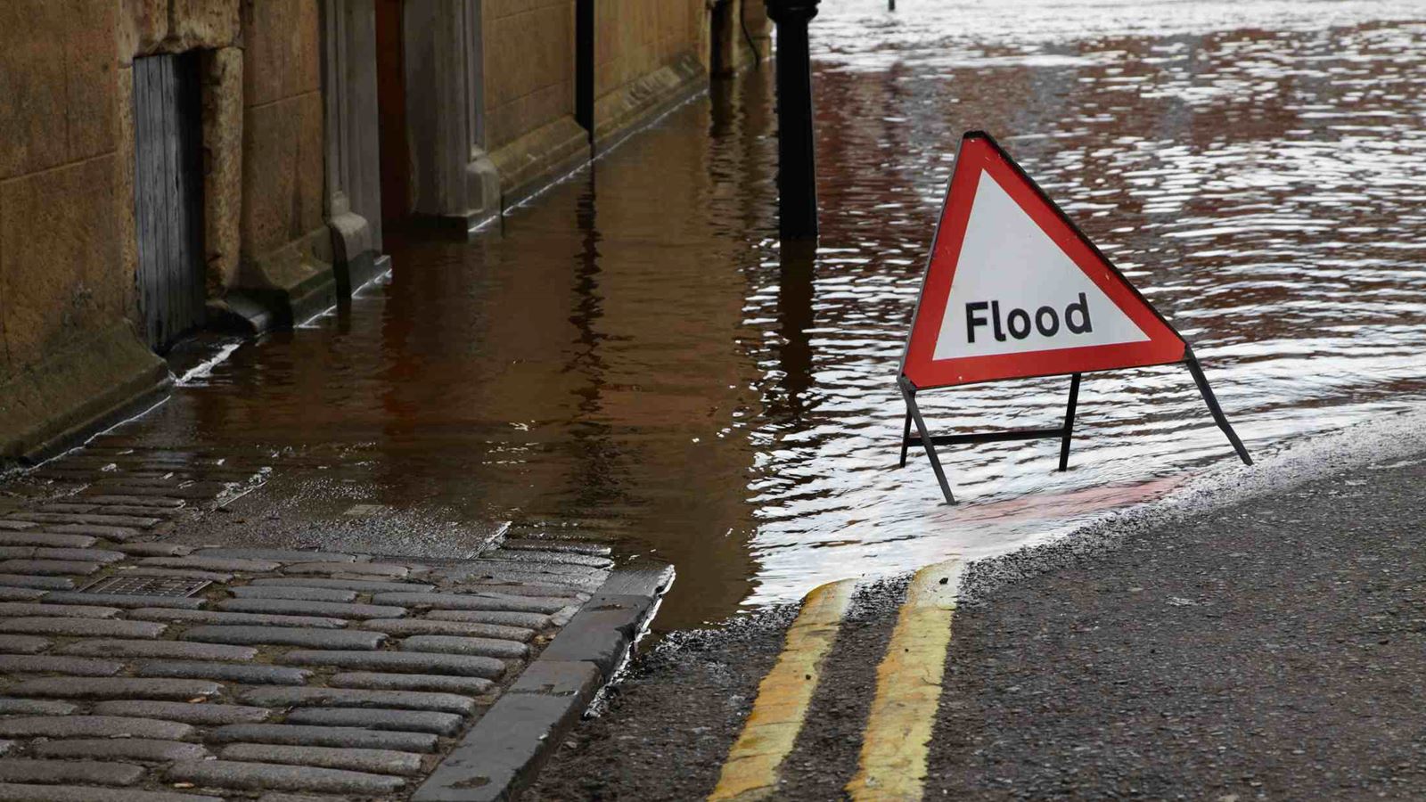 Flood warning sign in a flooded city street