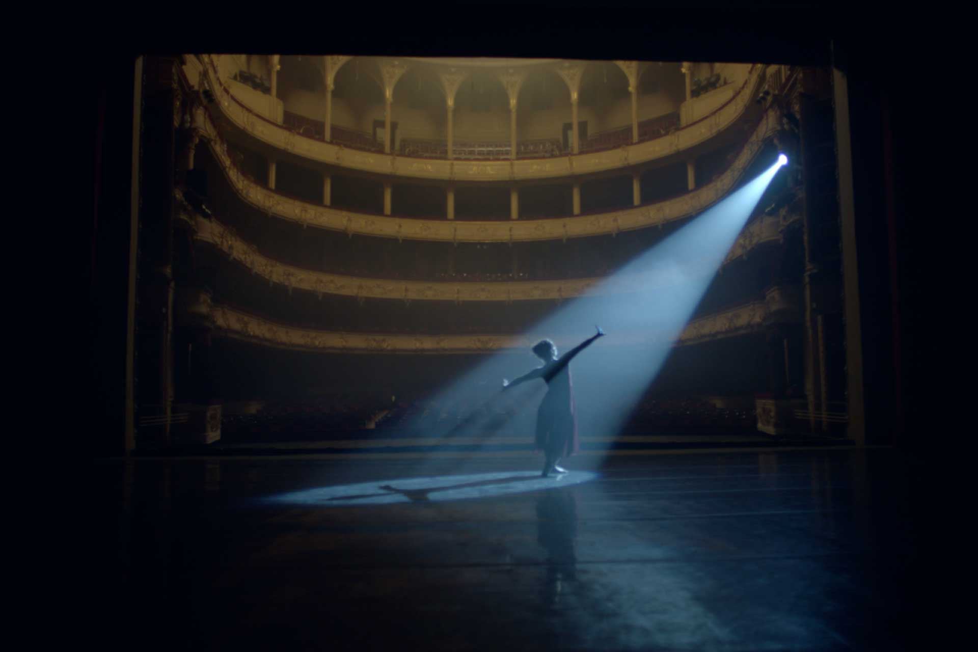 restles dancer on stage