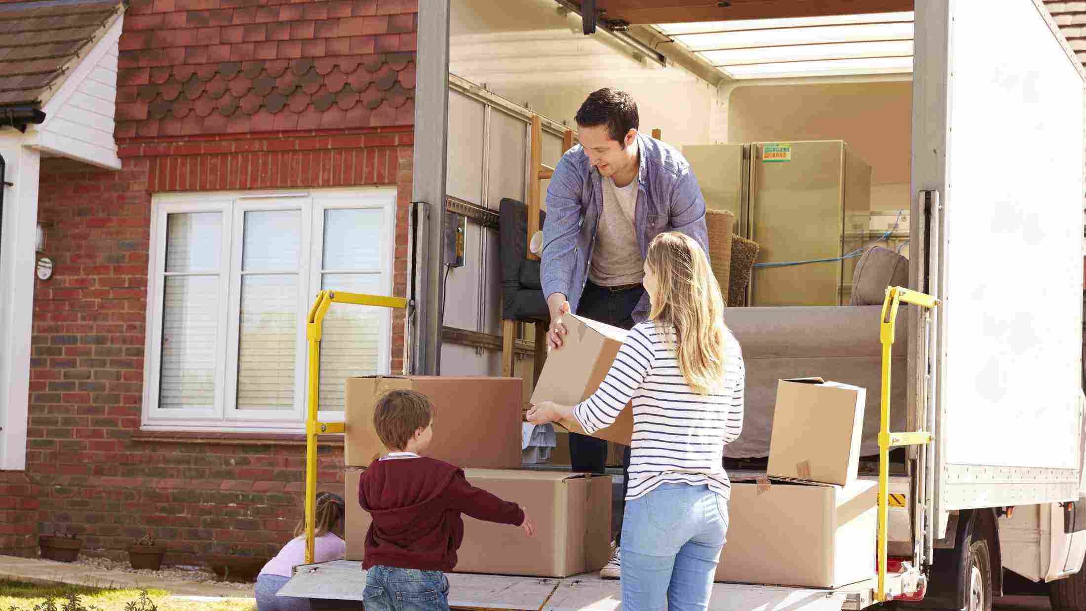 Family loading a van