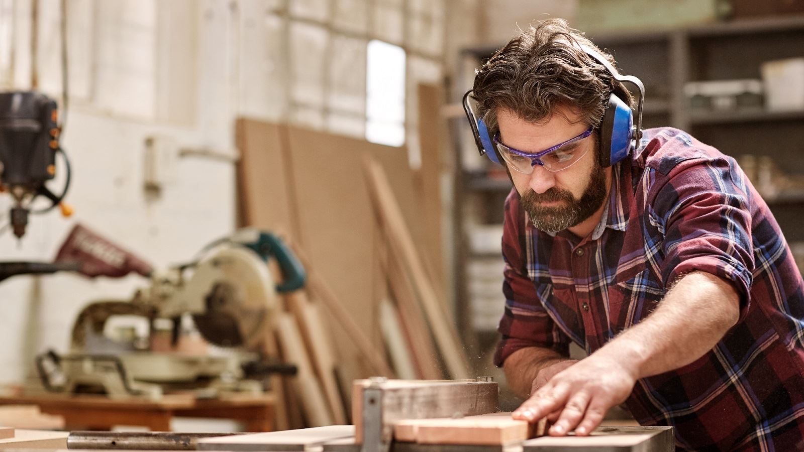 Tool Insurance - Stored in Van & Hired Tools Covered | AXA UK