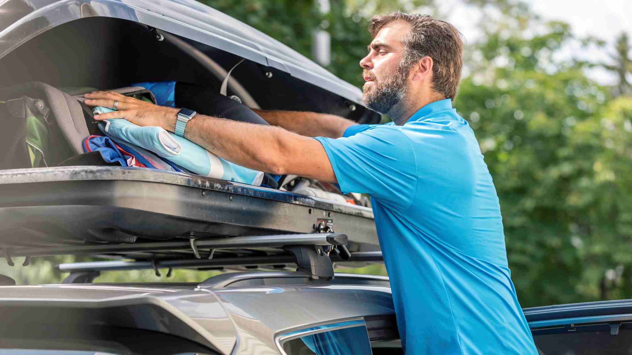 Man packing his car's roof rack
